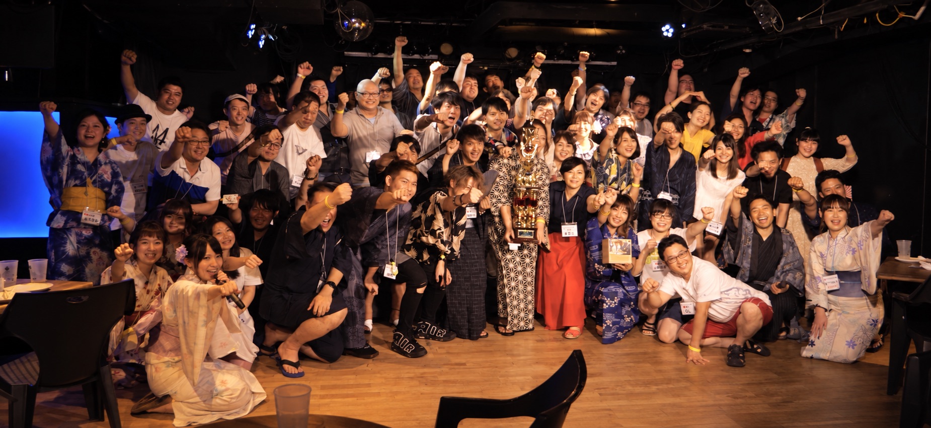 グッ会のイベントで笑顔を見せる参加者の集合写真